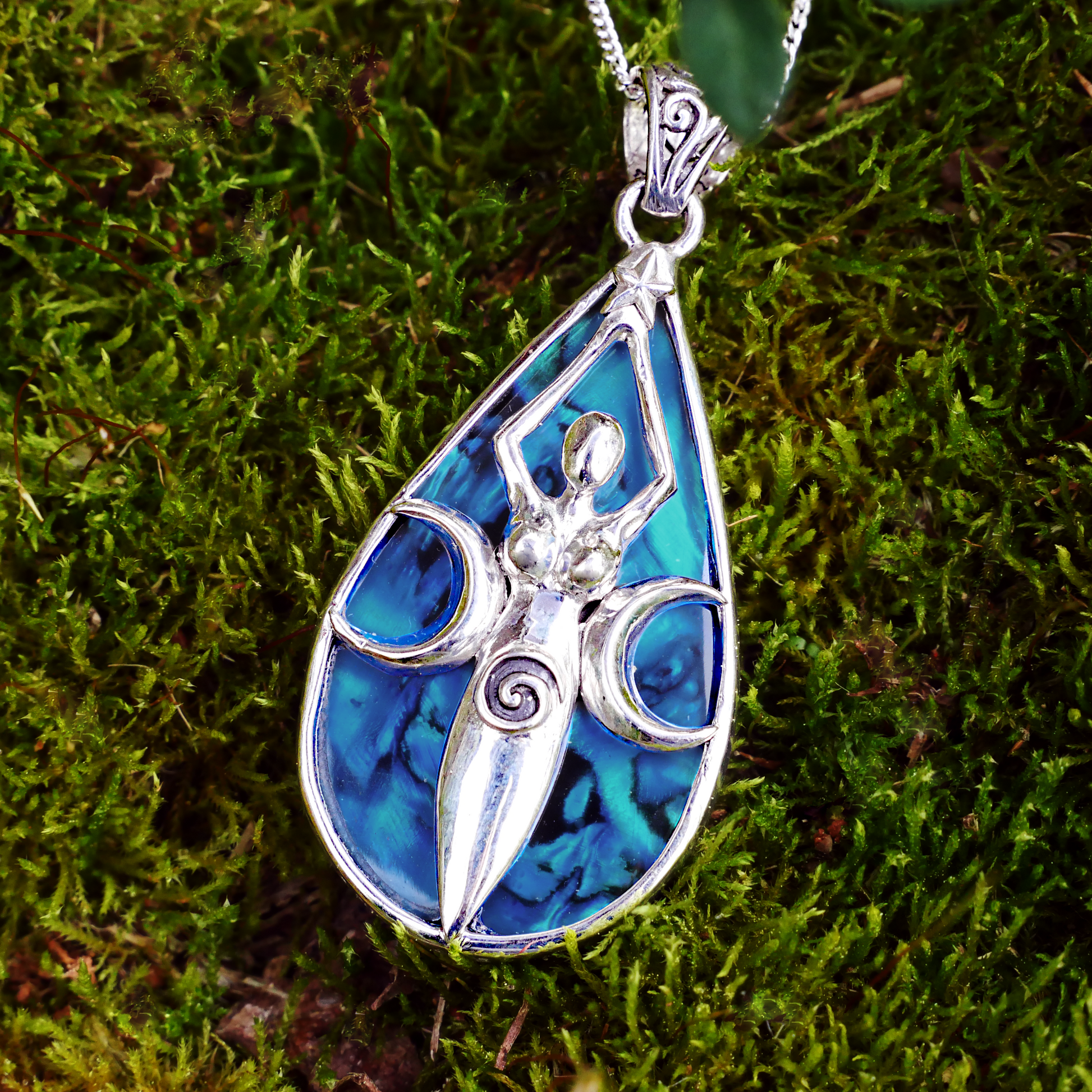 Silver Teardrop Goddess Pendant w/Shell